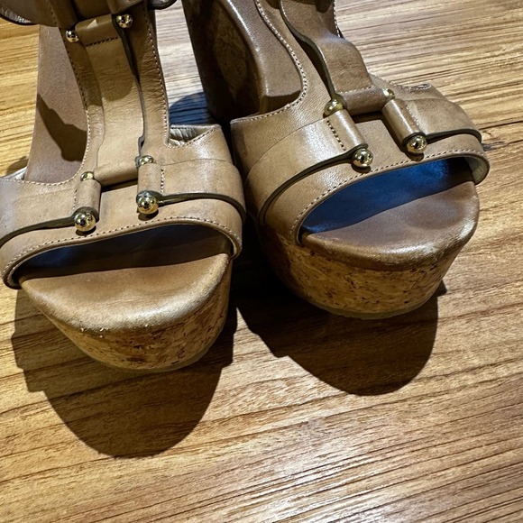 Jimmy Choo Women’s Pilar T-strap Leather Cork Wedge Tan Leather Platform - Picture 13 of 13